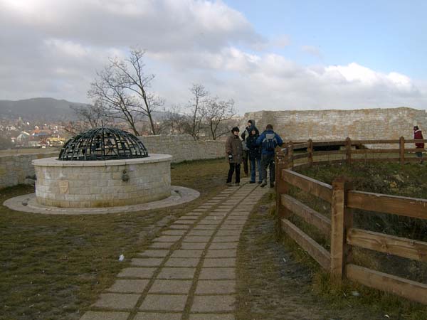 Az apr fehr pttyk hpelyhek. Fut hzpor.